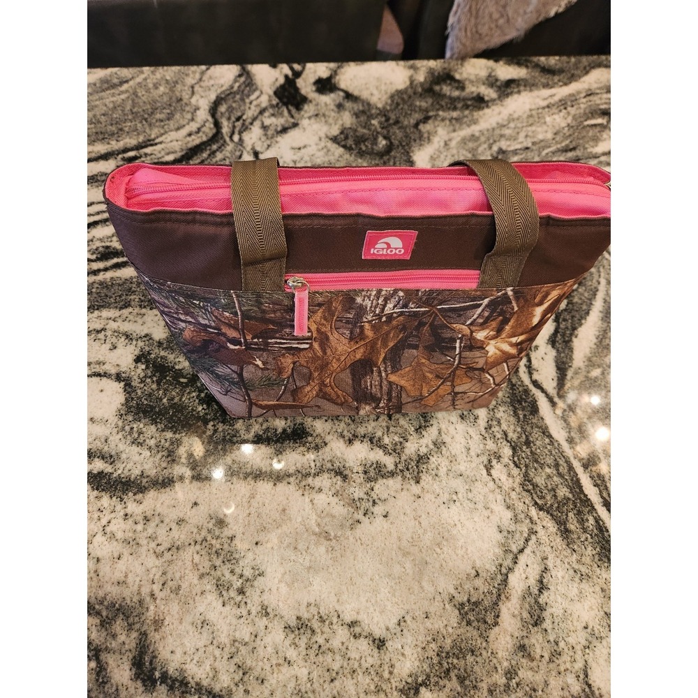 Igloo Realtree Camouflage Camo & Pink Soft Cooler Bag Hunting Cabin Outdoors
